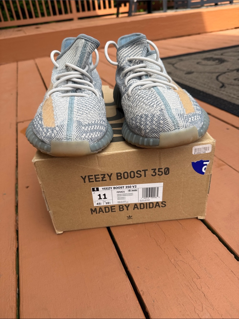 Adidas Yeezy Boost 350 V2
Israfil Men’s Size 11 used. Damaged box.